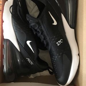 SOLD!!! Authentic NIKE AIR MAX BLK/WHT size 7Y